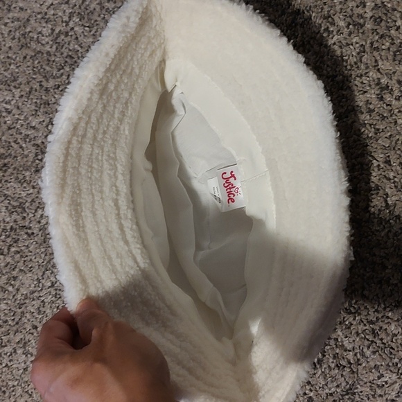 Girls Fuzzy Justice Bucket hat - Picture 4 of 5